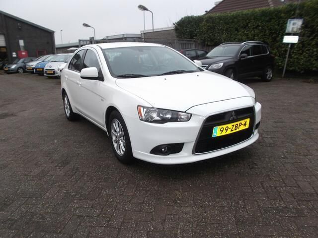 Wit Gebruikt 2012 Mitsubishi Lancer Sportback Edition Hatchback | € 5.950 (Eerlijke prijs) - Afbeelding 1/4