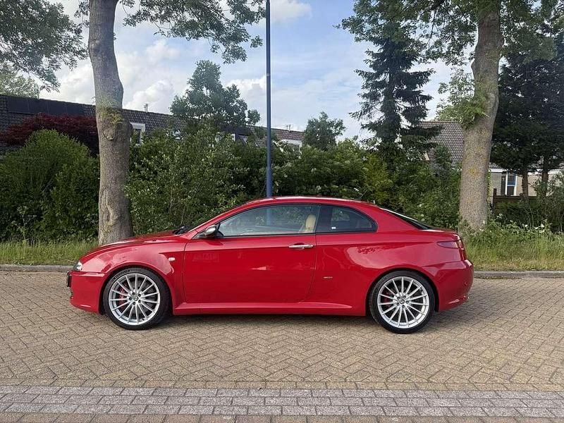 Occasion Alfa Romeo GT Distinctive 241 PK (177 kW) 2005 Rood Coupé