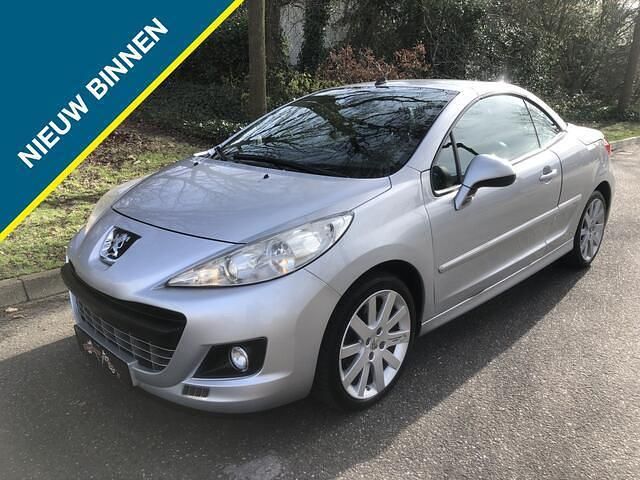 Grijs (metallic) Gebruikt 2010 Peugeot 207 CC Sport Cabriolet | € 4.999 (Iets duurder) - Afbeelding 1/4