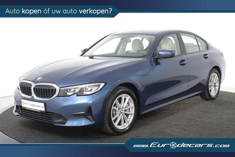 Blauw Occasion 2020 BMW 330e Sedan | € 24.500 - Afbeelding 1/4
