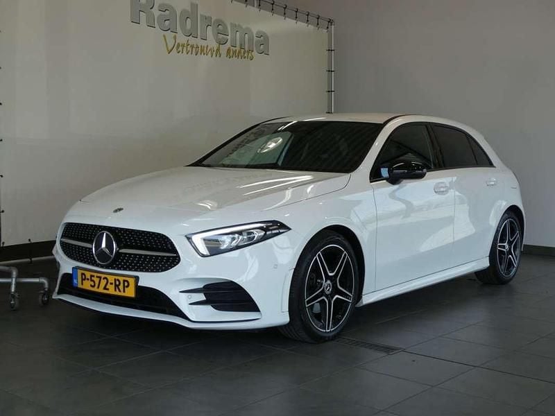 Wit Gebruikt 2022 Mercedes A180 AMG Hatchback | € 28.700 (Goede deal) - Afbeelding 1/4