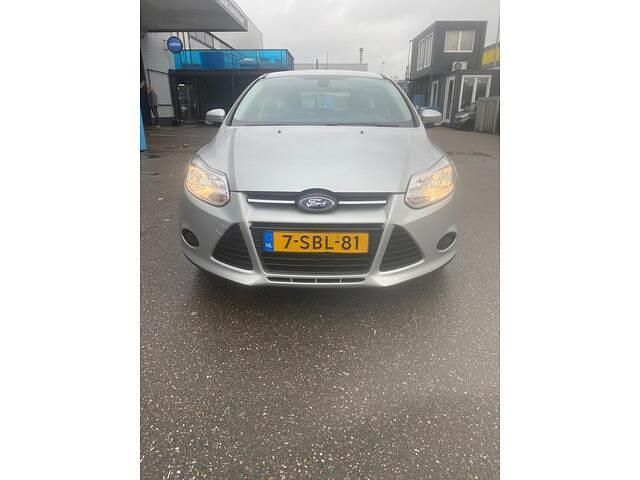 Grijs Occasion 2013 Ford Focus Trend Hatchback | € 2.250 - Afbeelding 1/4