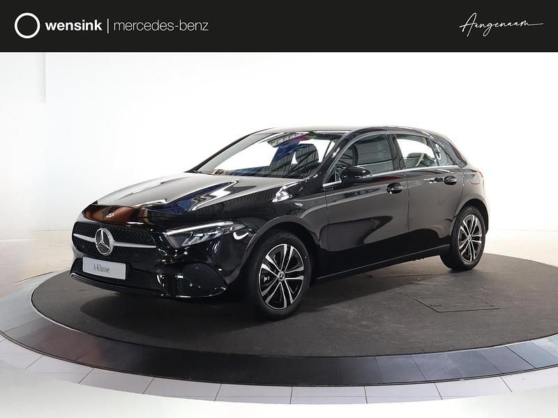 Zwart, metallic lak Nieuw 2025 Mercedes A250 Edition Hatchback | € 37.505 - Afbeelding 1/4
