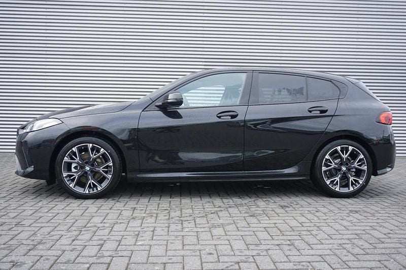 Nieuw BMW 120 Efficient Dynamics 2025 Zwart Hatchback