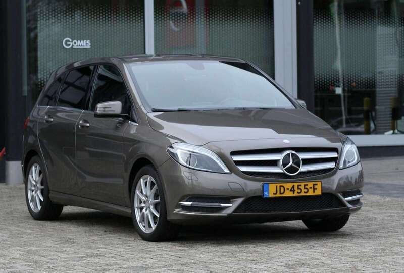 Grijs Gebruikt 2013 Mercedes B200 Ambition MPV | € 13.950 (Eerlijke prijs) - Afbeelding 1/4