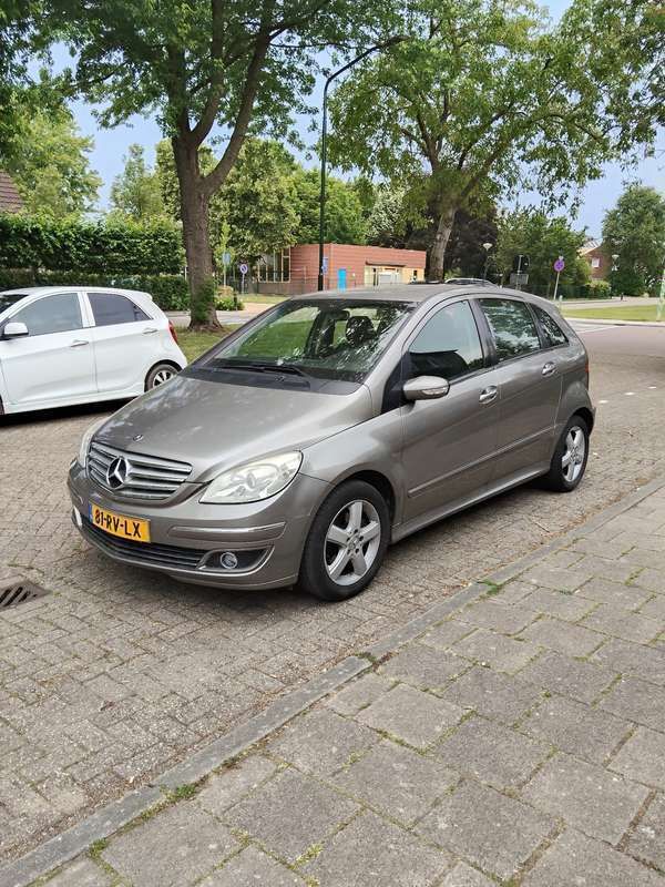 Grijs Gebruikt 2005 Mercedes B200 MPV | € 1.800 (Eerlijke prijs) - Afbeelding 1/4