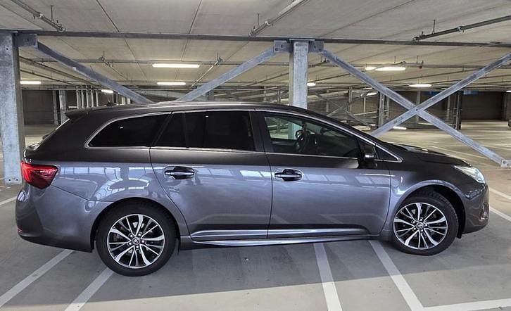 Grijs Gebruikt 2016 Toyota Avensis Business Edition Stationwagen | € 10.900 (Super prijs) - Afbeelding 1/4