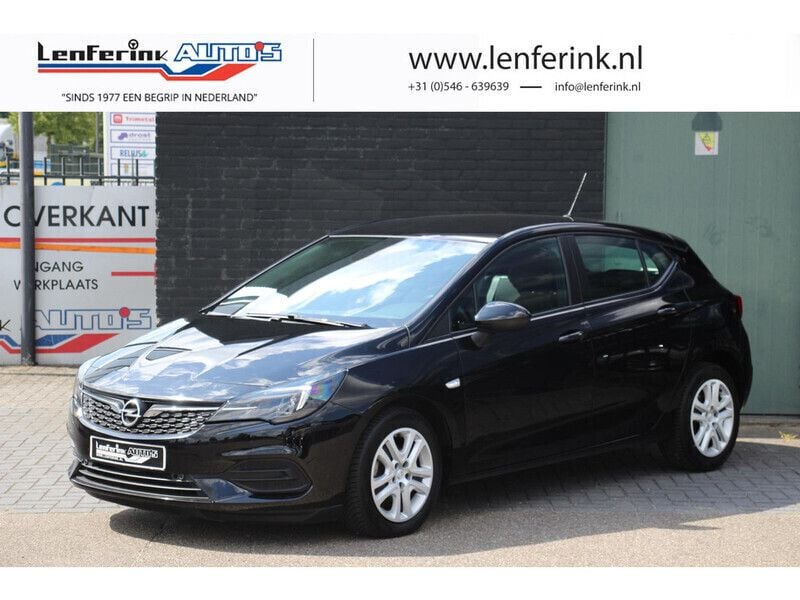Zwart Gebruikt 2021 Opel Astra Edition Hatchback | € 16.250 (Eerlijke prijs) - Afbeelding 1/4