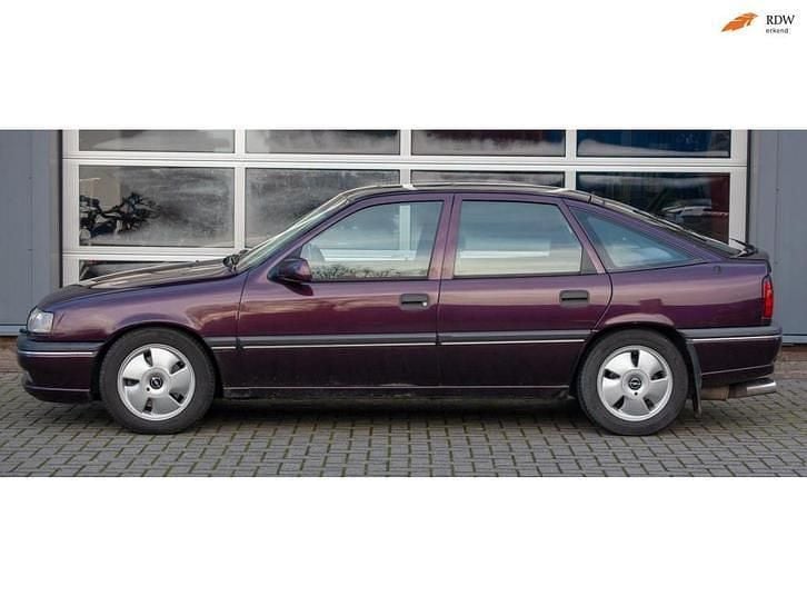 Rood Gebruikt 1993 Opel Vectra Hatchback | € 4.450 - Afbeelding 1/4
