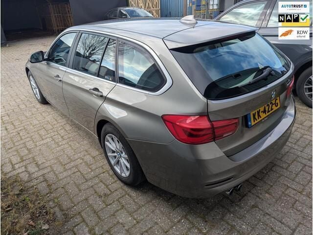 Grijs Gebruikt 2016 BMW 320 Executive Stationwagen | € 12.950 (Goede deal) - Afbeelding 1/4
