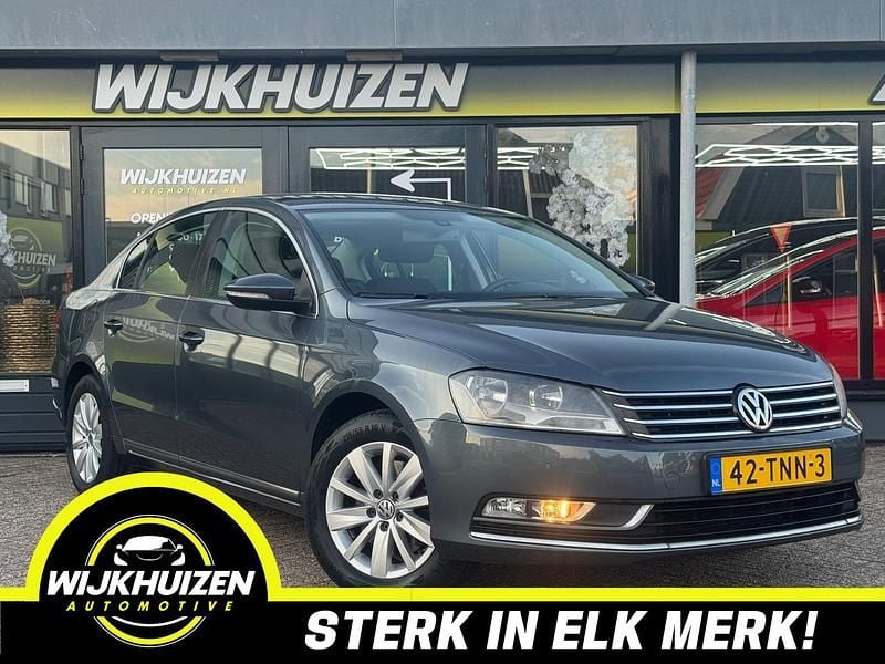 Grijs Gebruikt 2012 VW Passat Highline Sedan | € 7.950 (Eerlijke prijs) - Afbeelding 1/4