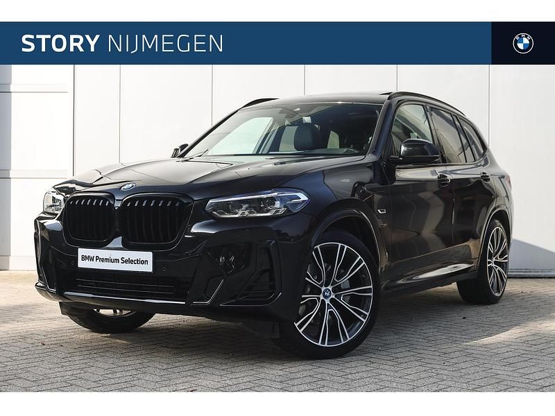 Zwart Occasion 2021 BMW X3 Executive SUV | € 47.450 (Duur) - Afbeelding 1/4