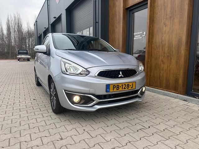 Occasion Mitsubishi L Instyle 80 PK (58 kW) 2017 Grijs (metallic) Hatchback