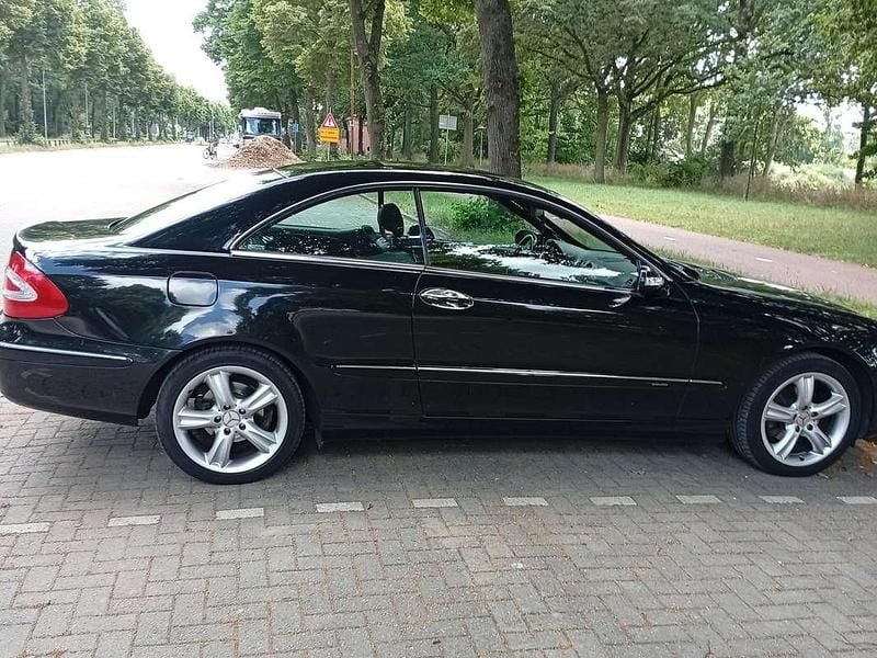 Zwart Gebruikt 2003 Mercedes CLK200 Elegance Coupé | € 1.800 - Afbeelding 1/4