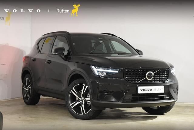 Zwart Nieuw 2026 Volvo XC40 Plus SUV | € 56.635 - Afbeelding 1/4