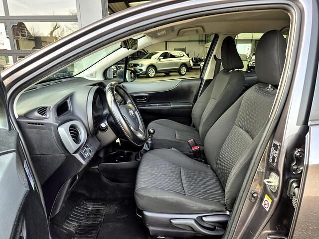 Occasion Toyota Yaris Comfort 99 PK (72 kW) 2014 Grijs (metallic) Hatchback