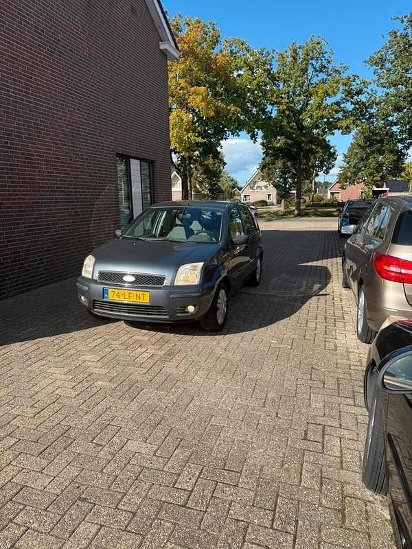 Gebruikt 2002 Ford Fusion | € 1.499 (Duur) - Afbeelding 1/4
