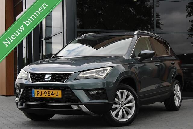 Grijs Gebruikt 2017 Seat Ateca Style SUV | € 16.950 (Eerlijke prijs) - Afbeelding 1/4