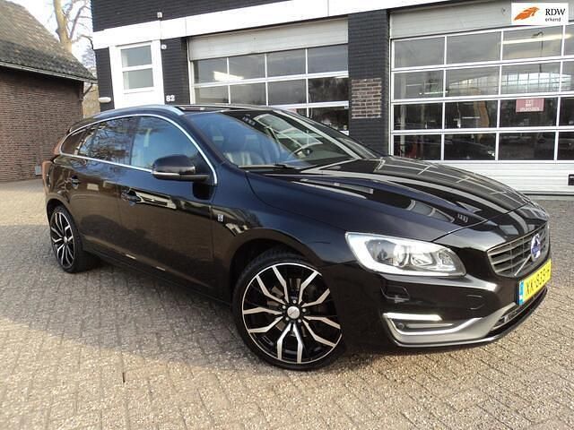 Zwart (metallic) Occasion 2015 Volvo V60 Summum Stationwagen | € 12.750 (Goede deal) - Afbeelding 1/4