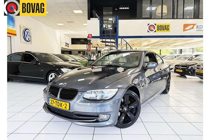 Grijs Gebruikt 2012 BMW 320 M Sport Coupé | € 11.950 (Eerlijke prijs) - Afbeelding 1/4