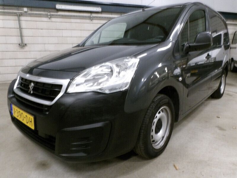 Grijs Gebruikt 2017 Peugeot Partner MPV | € 4.750 (Eerlijke prijs) - Afbeelding 1/4