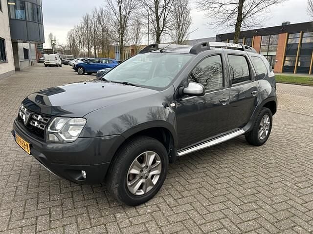 Grijs (metallic) Gebruikt 2015 Dacia Duster SUV | € 10.995 (Eerlijke prijs) - Afbeelding 1/4
