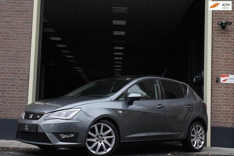 Grijs (metallic) Gebruikt 2016 Seat Ibiza FR Hatchback | € 10.990 (Eerlijke prijs) - Afbeelding 1/4