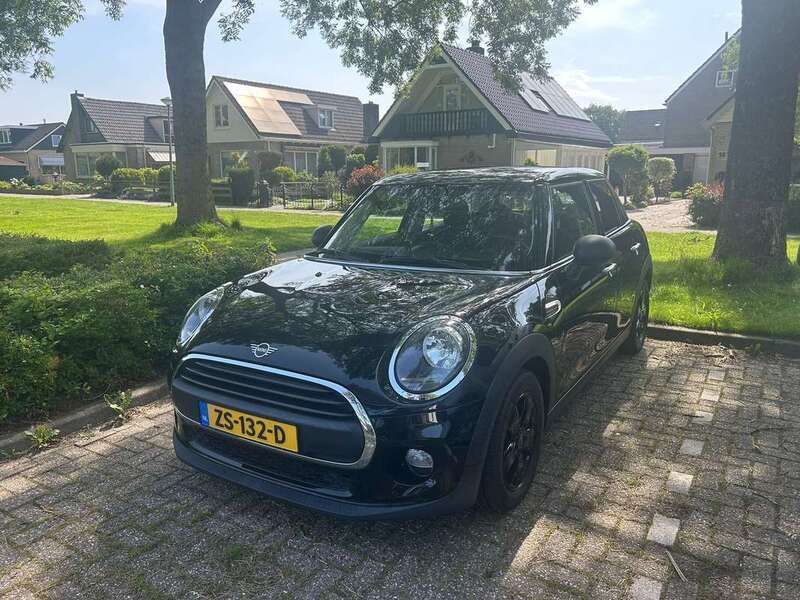 Zwart Gebruikt 2019 Mini ONE Hatchback | € 14.999 (Eerlijke prijs) - Afbeelding 1/4