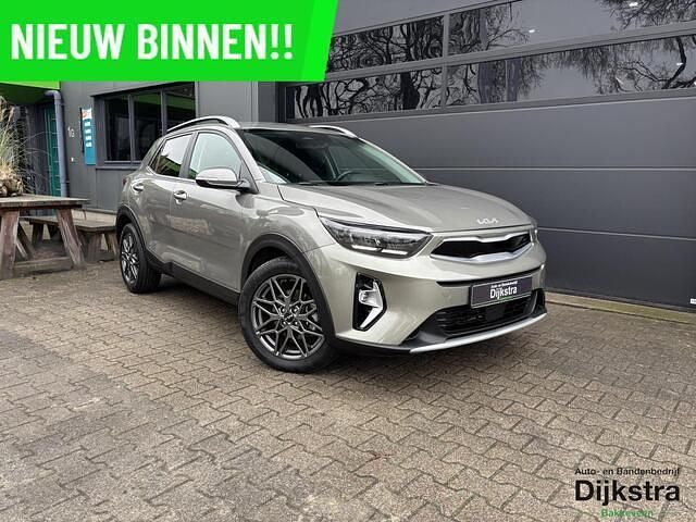Grijs (metallic) Occasion 2024 Kia Stonic SUV | € 21.950 (Eerlijke prijs) - Afbeelding 1/4