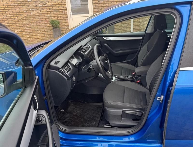 Blauw Occasion 2017 Skoda Octavia Stationwagen | € 13.999 (Goede deal) - Afbeelding 1/4