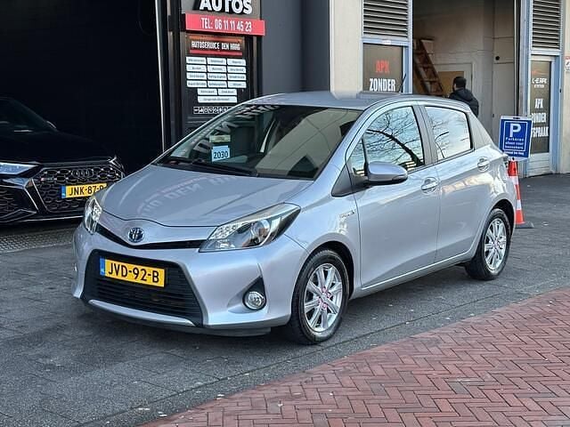 Grijs Occasion 2014 Toyota Yaris Comfort Hatchback | € 9.950 (Goede deal) - Afbeelding 1/4