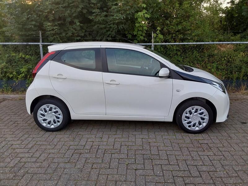 Occasion Toyota Aygo X-play 72 PK (52 kW) 2021 Wit Hatchback