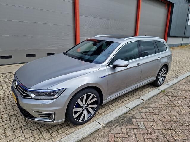 Grijs Occasion 2015 VW Passat Highline Stationwagen | € 17.999 (Eerlijke prijs) - Afbeelding 1/4