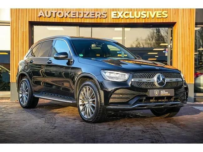 Zwart Gebruikt 2020 Mercedes GLC300e Business SUV | € 41.900 (Eerlijke prijs) - Afbeelding 1/4