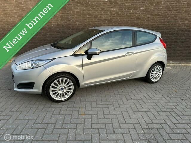 Grijs Gebruikt 2016 Ford Fiesta Style Hatchback | € 7.250 (Goede deal) - Afbeelding 1/4