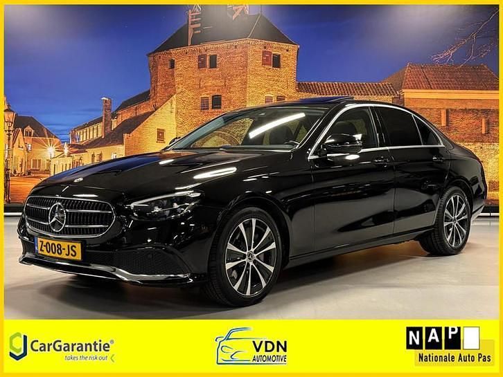 Gebruikt 2022 Mercedes 300 Luxury | € 35.950 (Goede deal) - Afbeelding 1/4
