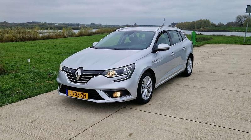 Zilver Occasion 2017 Renault Mégane GrandTour Zen Stationwagen | € 9.800 (Goede deal) - Afbeelding 1/4