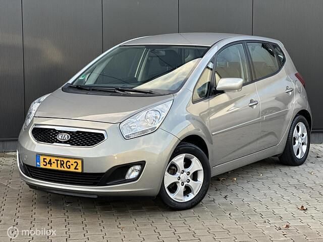 Grijs (metallic) Gebruikt 2012 Kia Venga Hatchback | € 5.998 (Eerlijke prijs) - Afbeelding 1/4
