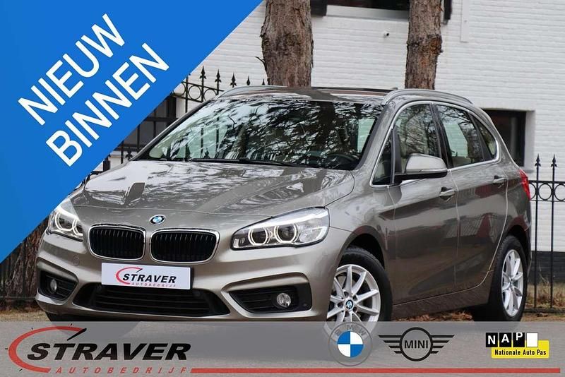 Zilver Gebruikt 2017 BMW 220 Active Tourer Comfort Edition MPV | € 17.950 (Goede deal) - Afbeelding 1/4
