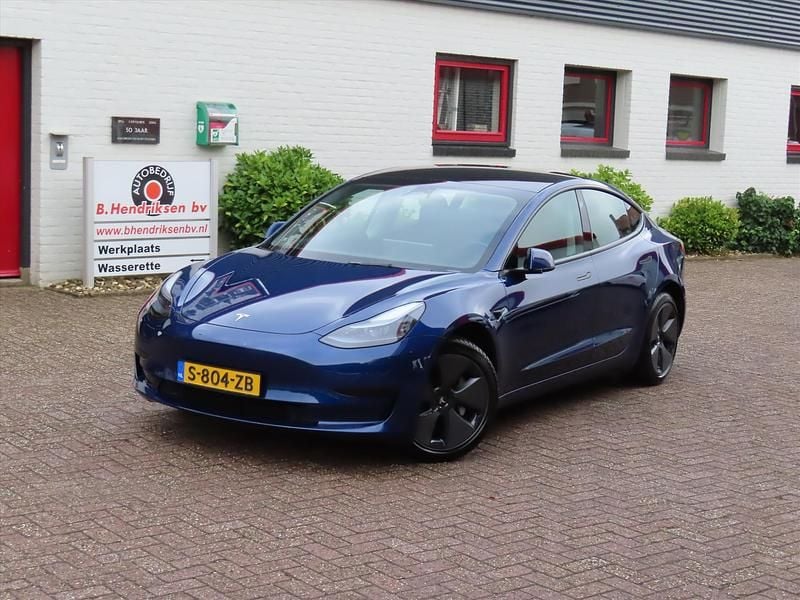 Blauw Gebruikt 2023 Tesla Model 3 Standard Range Sedan | € 27.400 (Goede deal) - Afbeelding 1/4