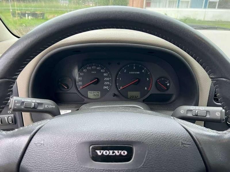 Gebruikt 2003 Volvo V40 Standard Stationwagen | € 1.500 - Afbeelding 1/4
