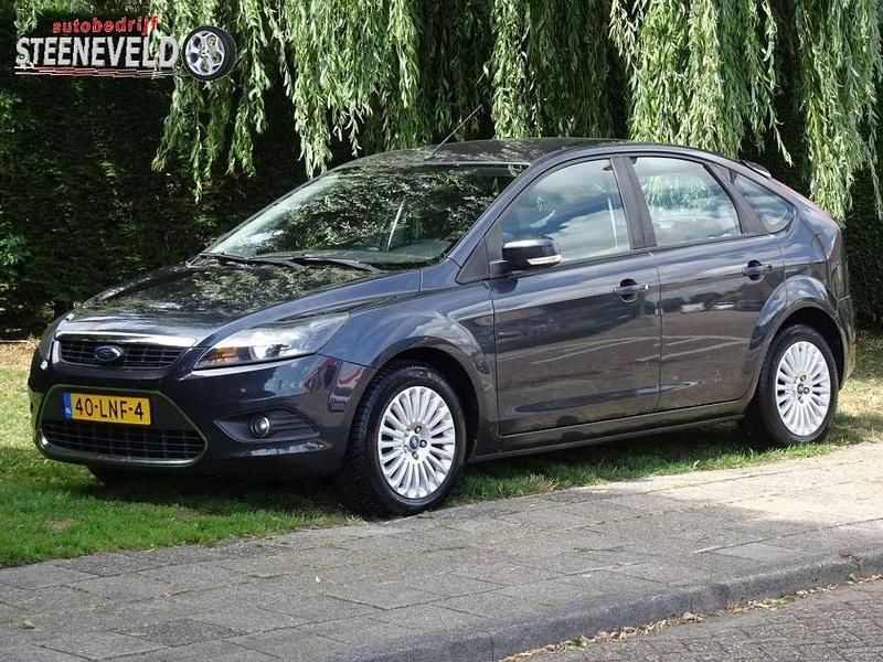 Grijs Gebruikt 2010 Ford Focus Limited Hatchback | € 4.499 (Eerlijke prijs) - Afbeelding 1/4