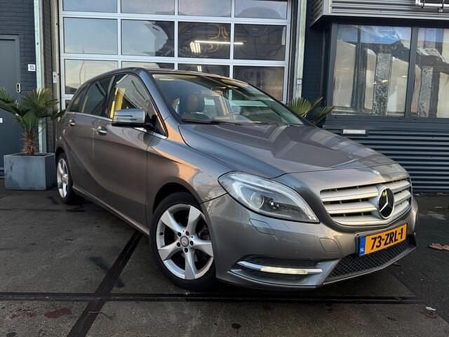 Grijs Occasion 2013 Mercedes B200 Ambition MPV | € 11.495 (Eerlijke prijs) - Afbeelding 1/4