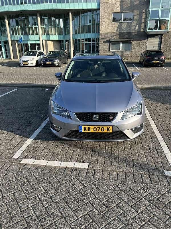 Grijs Gebruikt 2016 Seat Leon FR Stationwagen | € 12.500 (Goede deal) - Afbeelding 1/4