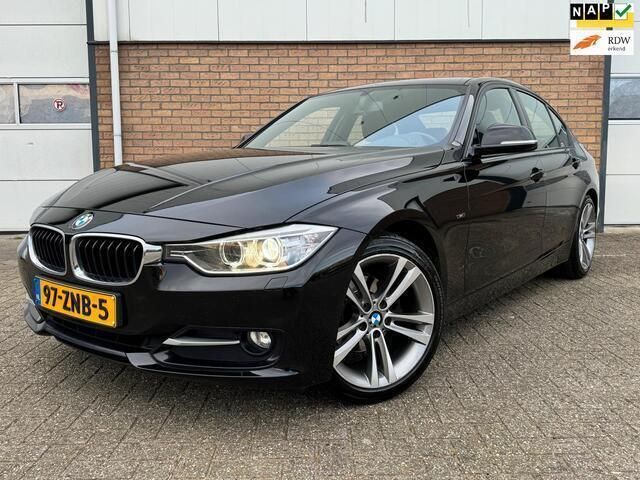 Zwart Gebruikt 2013 BMW 320 Efficient Dynamics Sedan | € 10.950 - Afbeelding 1/4
