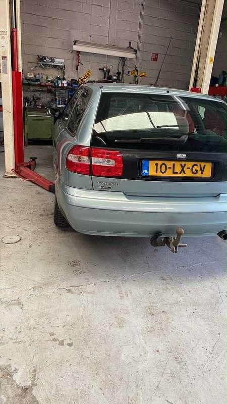 Blauw Gebruikt 2003 Volvo V40 Stationwagen | € 750 (Goede deal) - Afbeelding 1/4