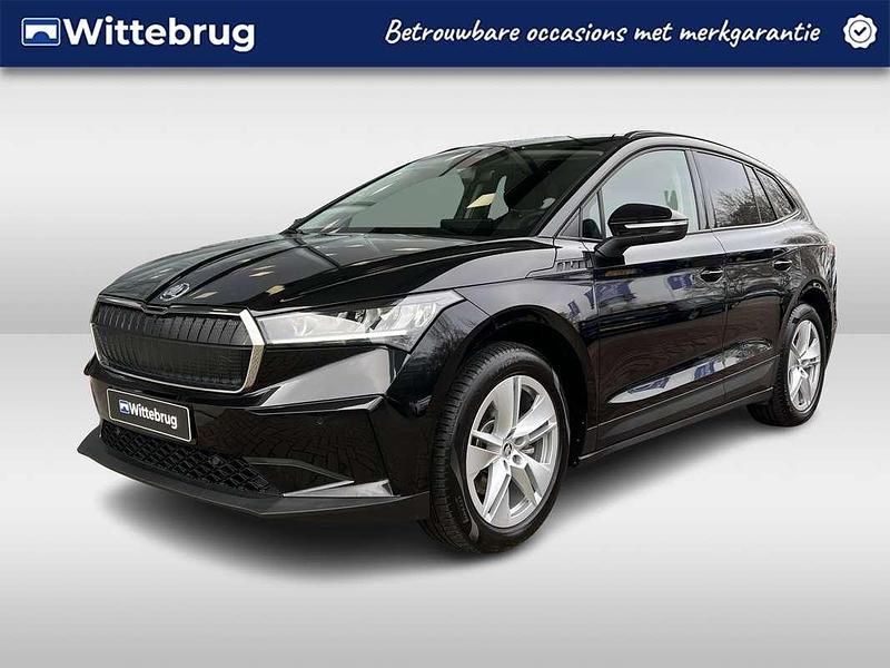 Zwart Occasion 2023 Skoda Enyaq iV Lounge SUV | € 26.950 (Goede deal) - Afbeelding 1/2