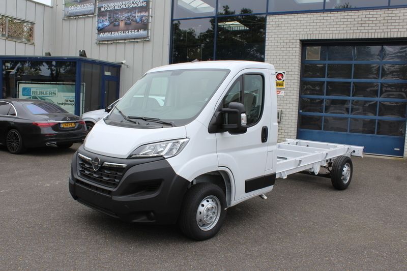 Wit Gebruikt 2023 Opel Movano Van | € 29.950 (Duur) - Afbeelding 1/4