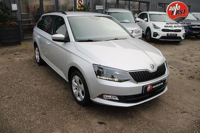 Grijs (metallic) Gebruikt 2015 Skoda Fabia Style Stationwagen | € 8.250 (Eerlijke prijs) - Afbeelding 1/4