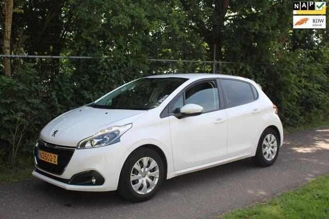 Wit Gebruikt 2017 Peugeot 208 Hatchback | € 7.750 (Eerlijke prijs) - Afbeelding 1/4